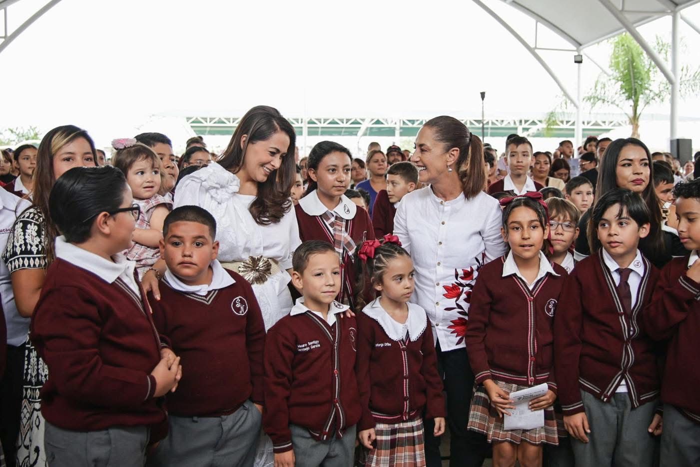 En Aguascalientes, Tere Jiménez y Claudia Sheinbaum entregan becas “Rita Cetina”