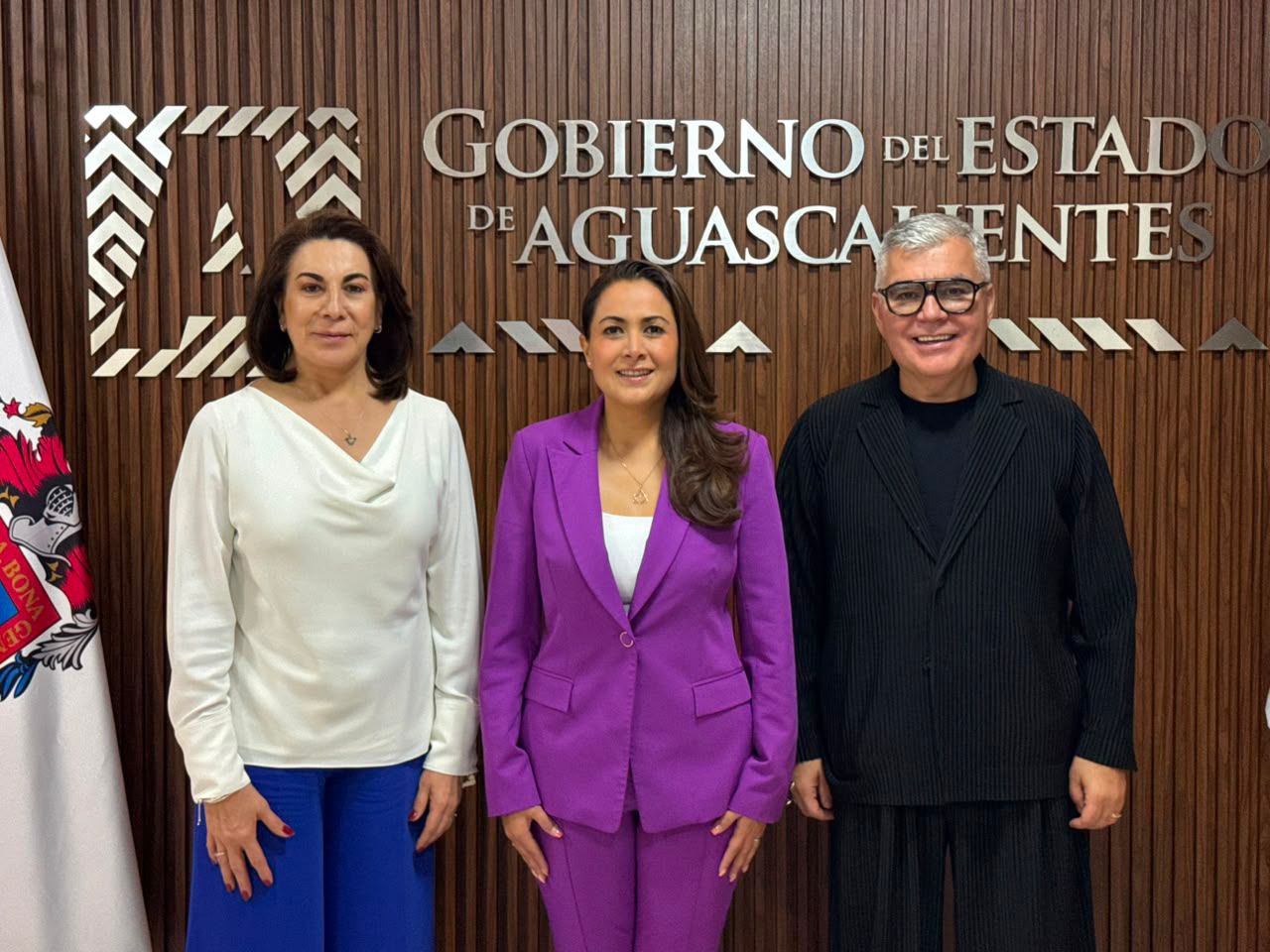 Anuncia Tere Jiménez 100 mil nuevas becas para estudiantes de educación media superior y superior
