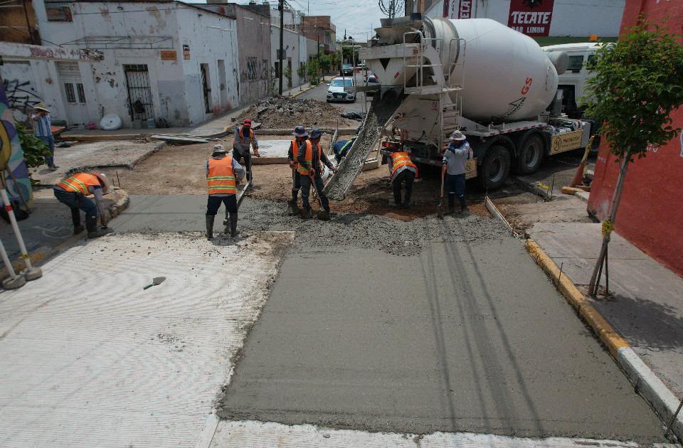 Trabaja municipio en la última etapa de pavimentación con concreto hidráulico en 5 de Febrero y Josefa Ortiz de Domínguez