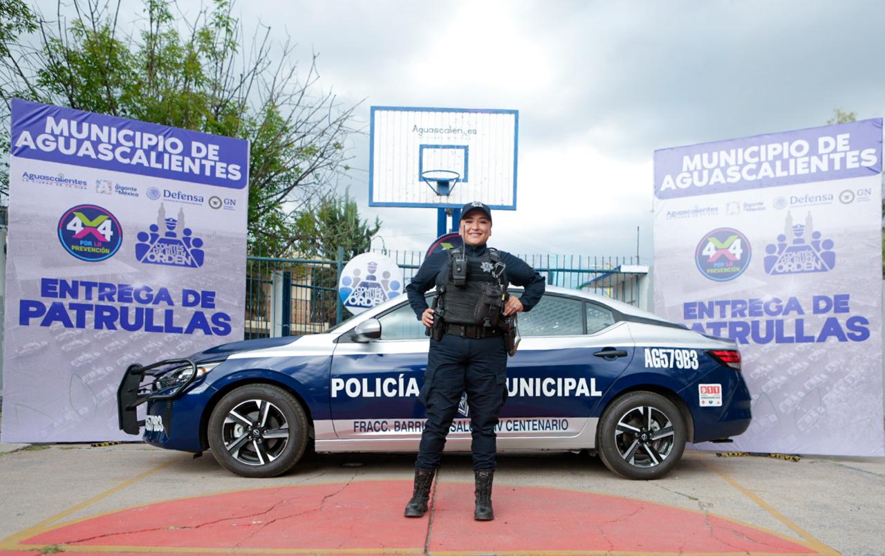 Cumple Leo Montañez a vecinos del IV Centenario, Morelos I y II con la entrega de nuevas patrullas