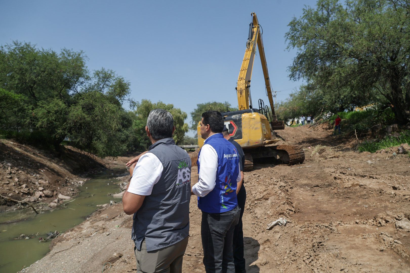 Leo Montañez lleva a cabo acciones permanentes de mantenimiento en arroyos por temporada de lluvia