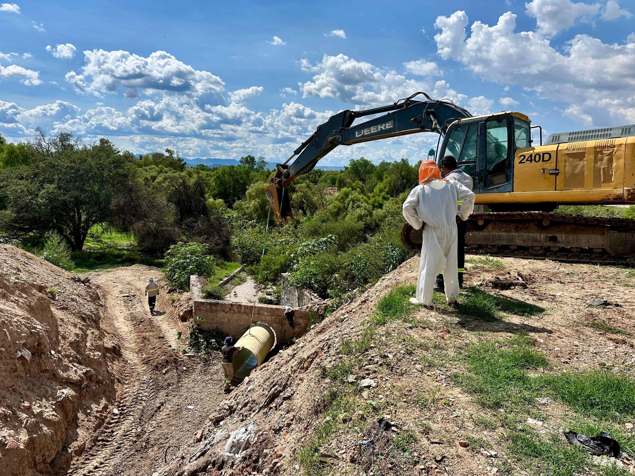 Leo Montañez rehabilita colector pluvial en La Barranca para prevenir inundaciones