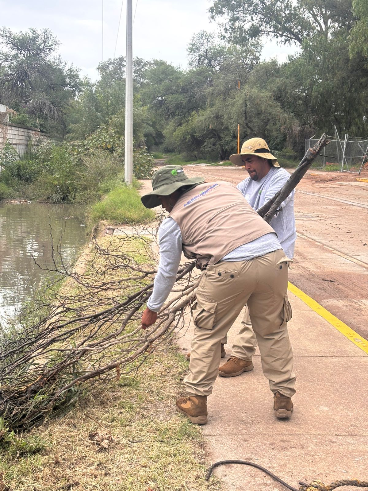 SEMADESU mantiene operativo de limpieza en al arroyo San Nicolás
