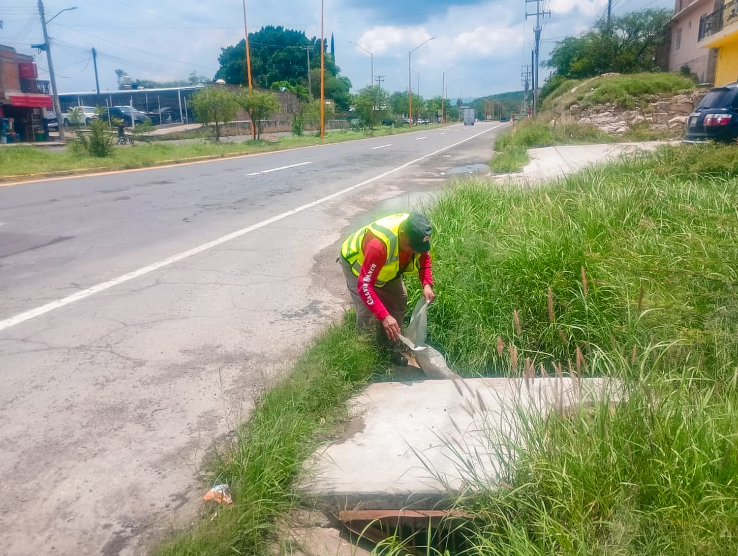 Bomberos de Calvillo realizan acciones preventivas de limpieza