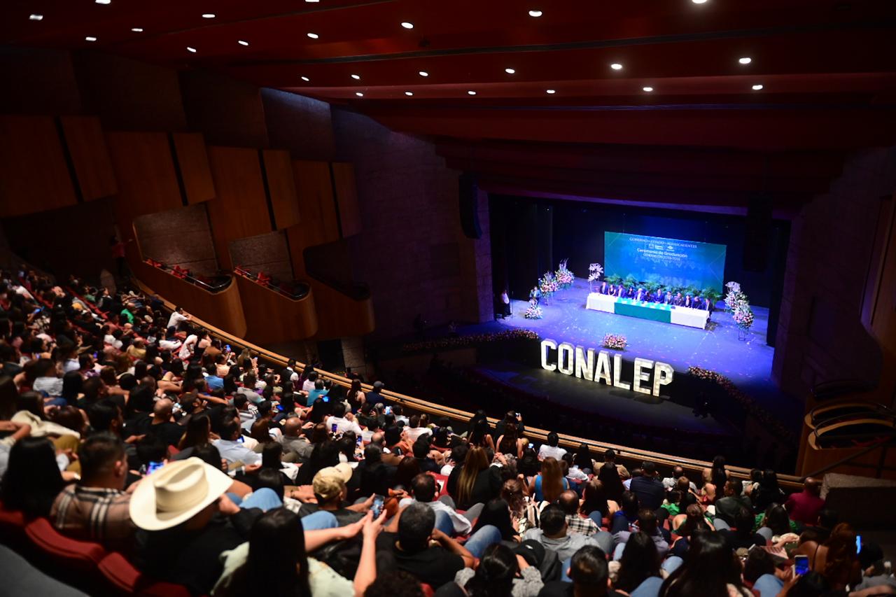 Sé que van a lograr sus sueños: Tere Jiménez a egresados del Conalep