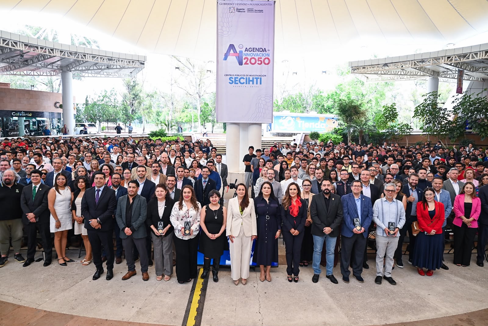 Como parte de la Agenda de Innovación 2050, Tere Jiménez anuncia mil becas de alta especialización en Inteligencia Artificial