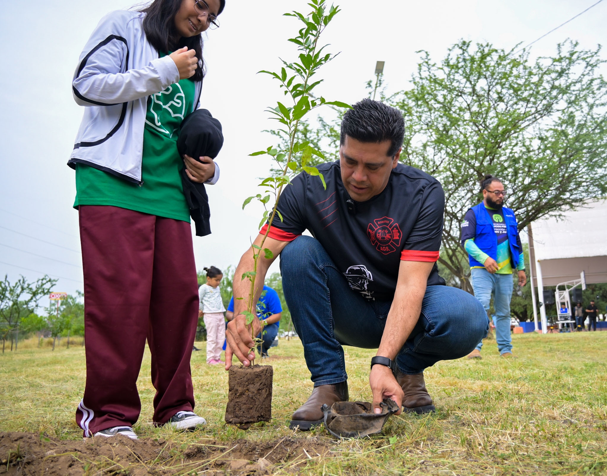Promueve Leo Montañez cuidado del medio ambiente con jornada de arborización