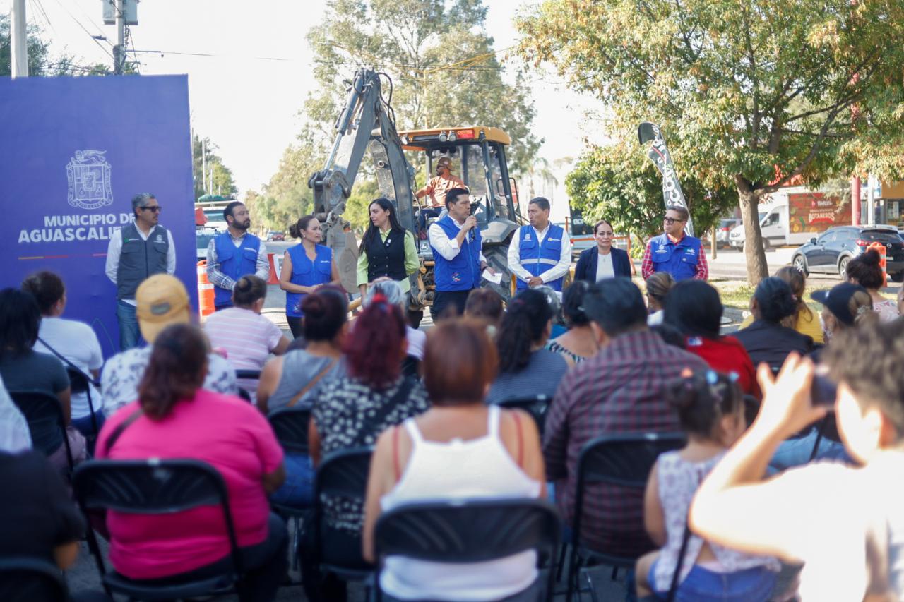 Arranca Leo Montañez rehabilitación con concreto hidráulico de la avenida Mahatma Gandhi en beneficio de miles de familias