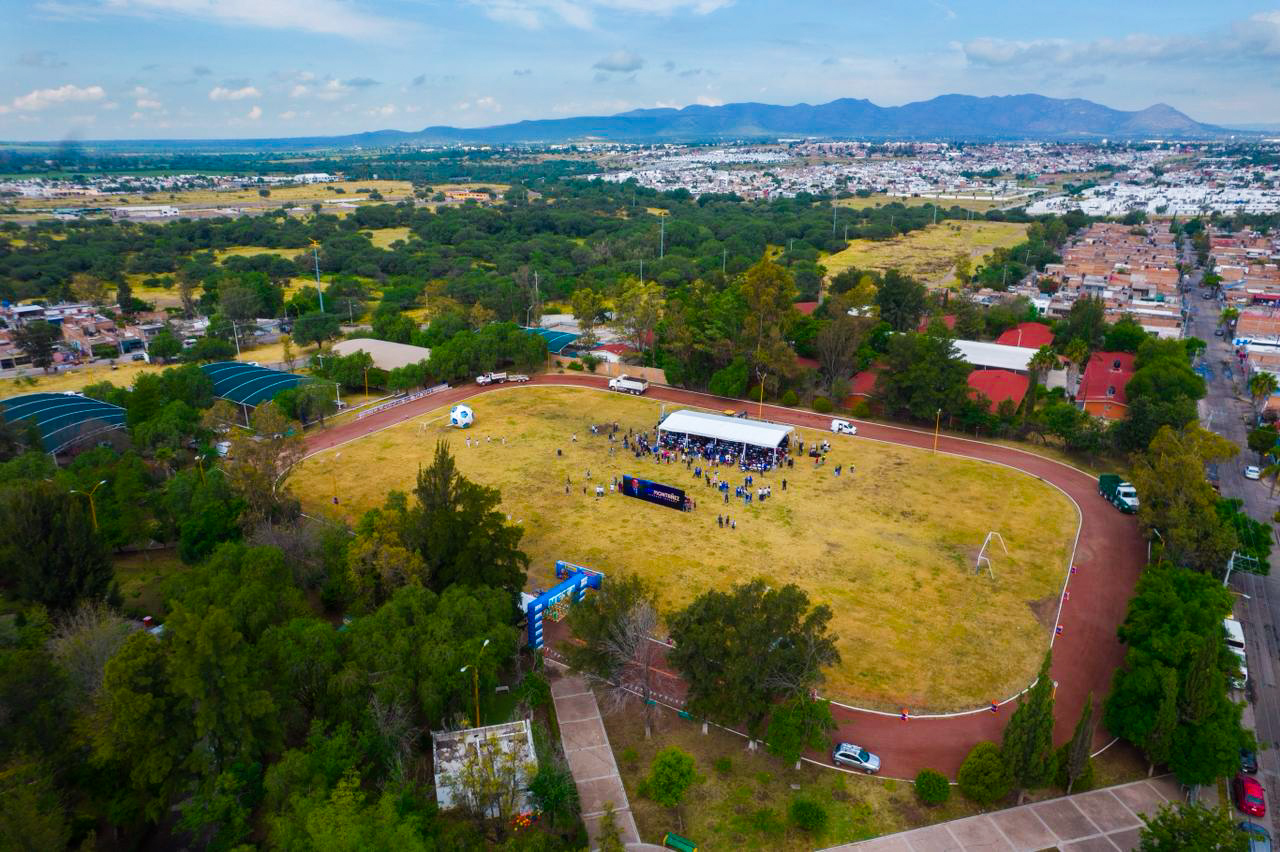 Le cumplen a La Barranca: tendrán nueva cancha de pasto sintético