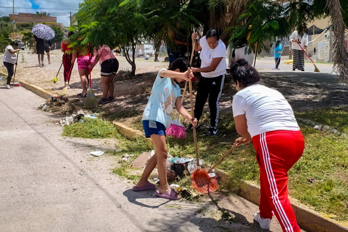 Familias de Villa de las Fuentes unen esfuerzos con el Municipio de Aguascalientes en la limpieza de espacios públicos