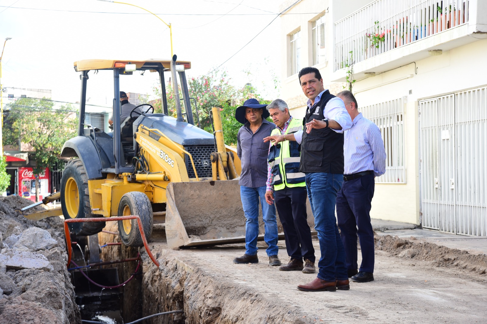 Fortalece Leo Montañez infraestructura sanitaria en la colonia Las Flores; servicio indispensable para las familias