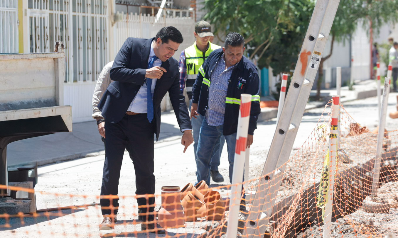 Supervisa Leo Montañez rehabilitación del alcantarillado en la colonia San Marcos