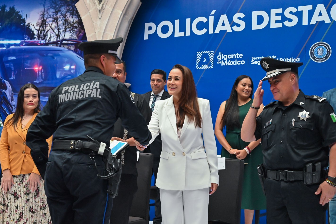 Tere Jiménez reconoce trabajo, valentía y profesionalismo de policías estatales, municipales y militares