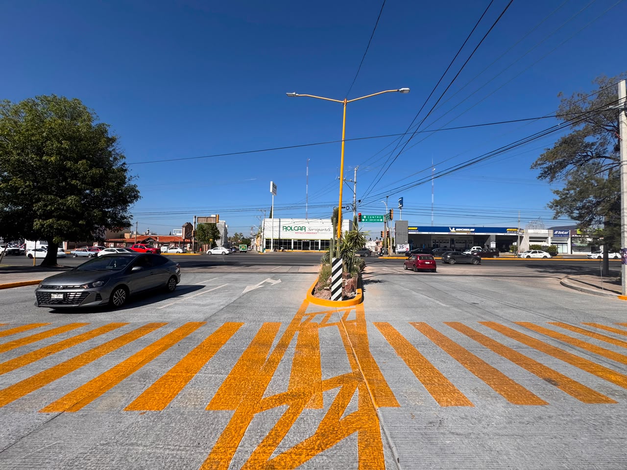 Concluye colocación de pavimento de alta durabilidad en primer anillo y av. José H. Escobedo y se reabre la circulación