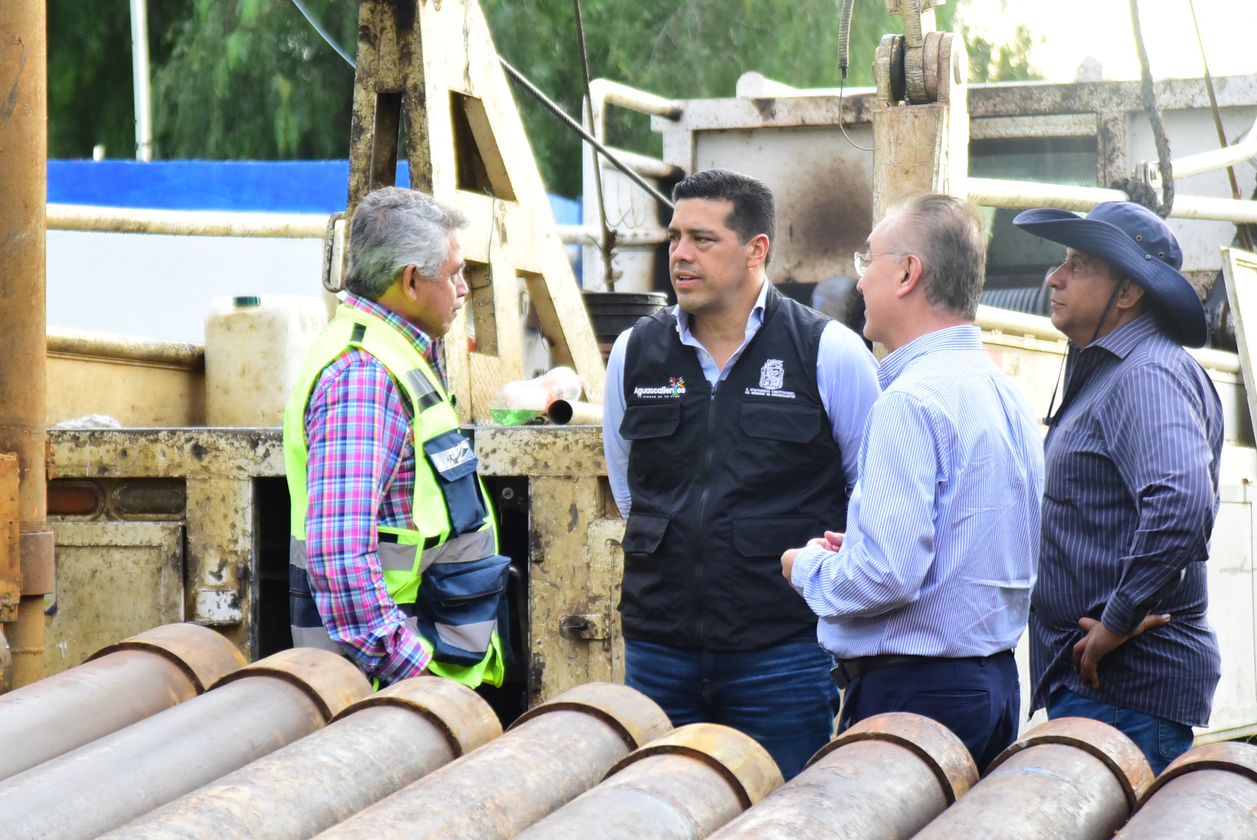 Impulsa Leo Montañez renovación de alcantarillado sanitario en beneficio de habitantes de la calle Primo Verdad