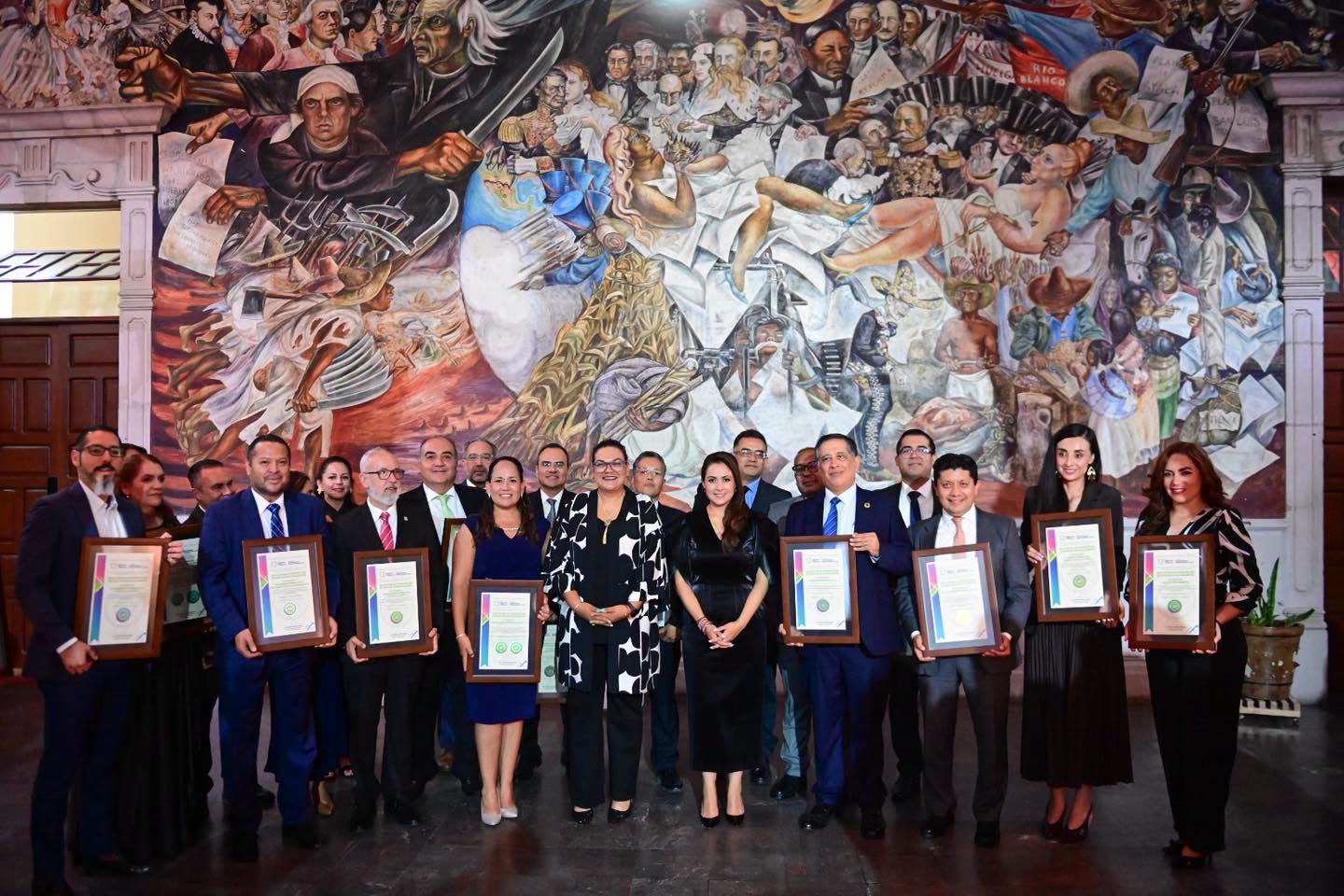 Entrega Tere Jiménez reconocimientos a 20 empresas y universidades por sus acciones a favor del medio ambiente