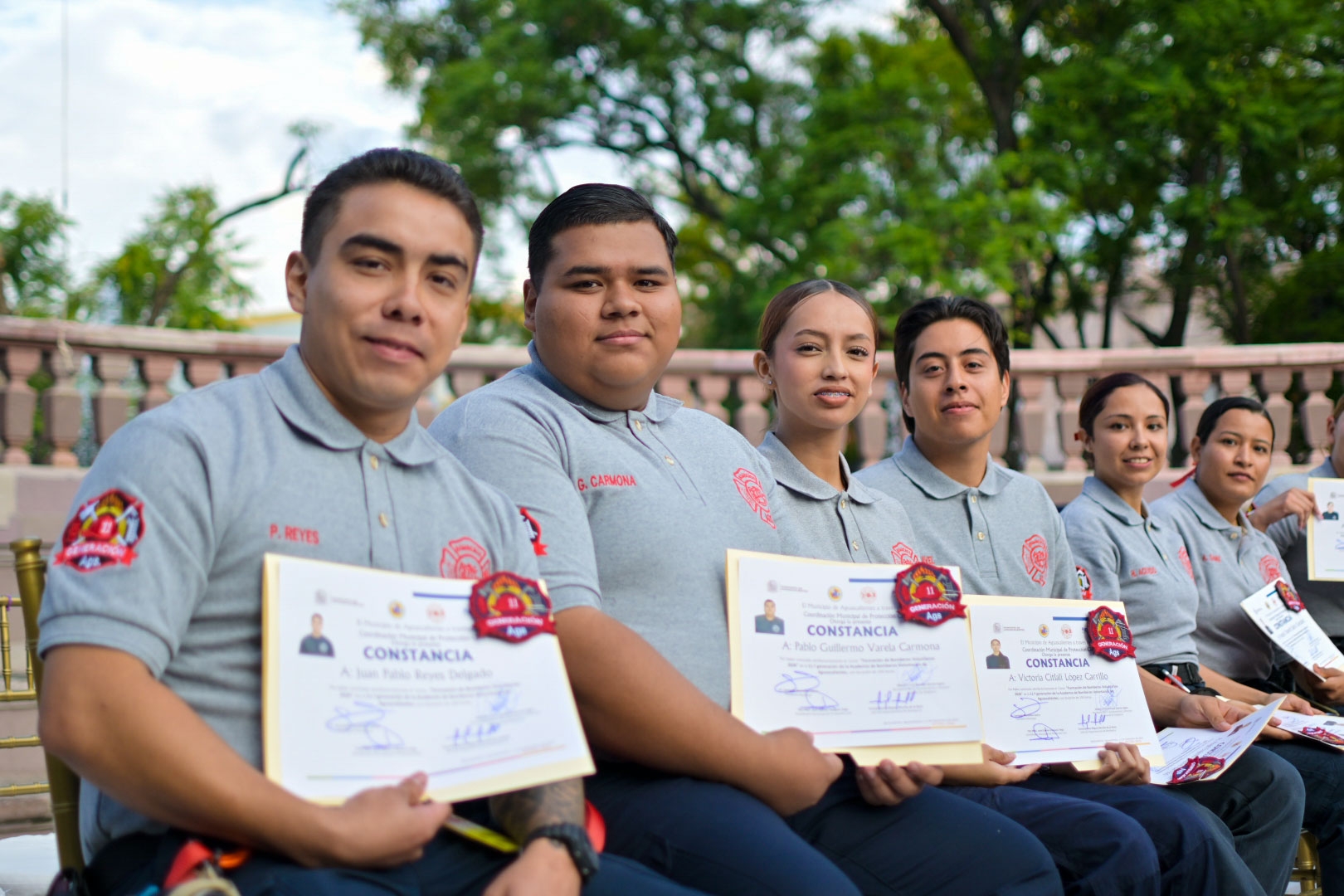 Enaltece Leo el honor y valor de nuevos bomberos voluntarios