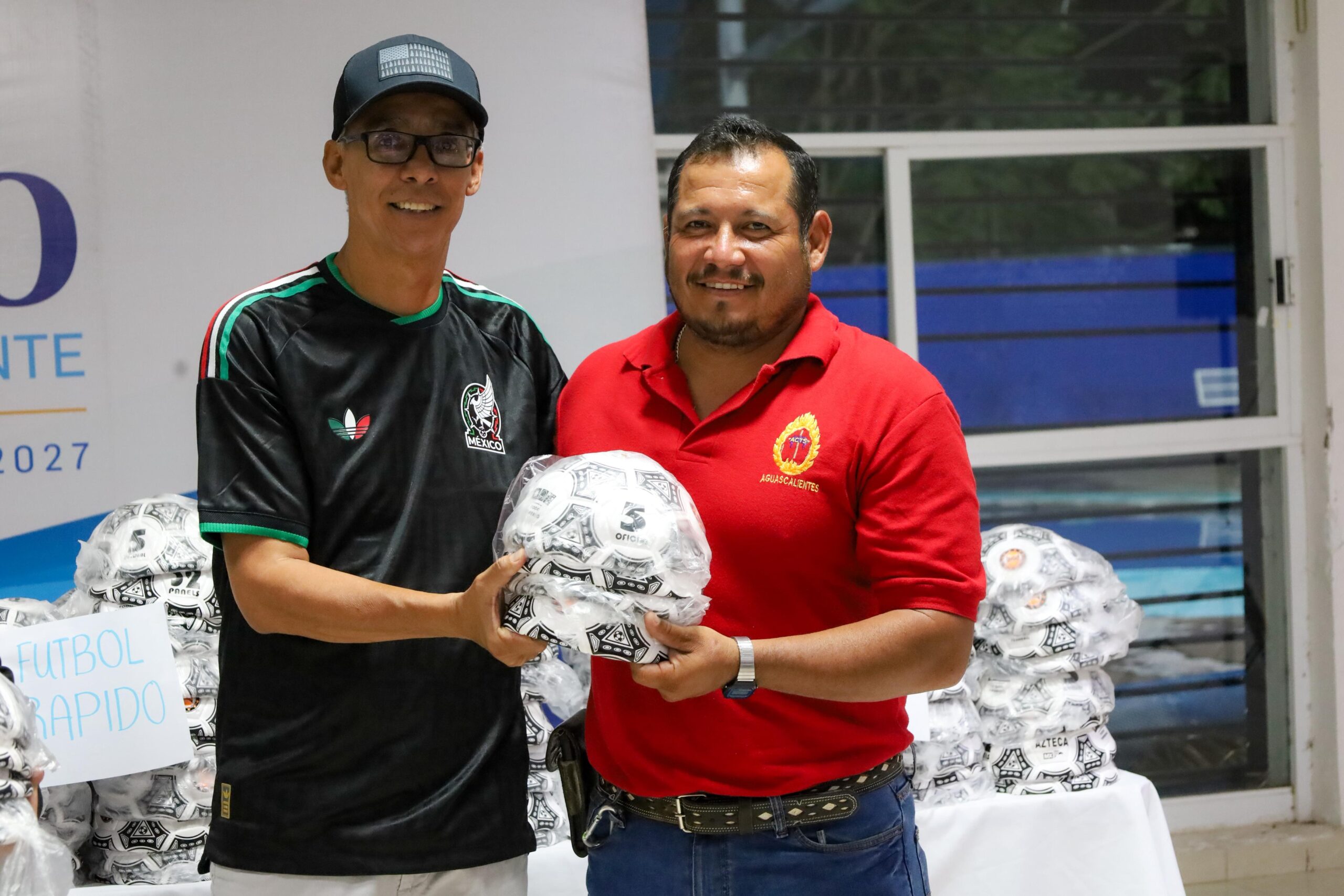 Realizan entrega de material deportivo en Calvillo