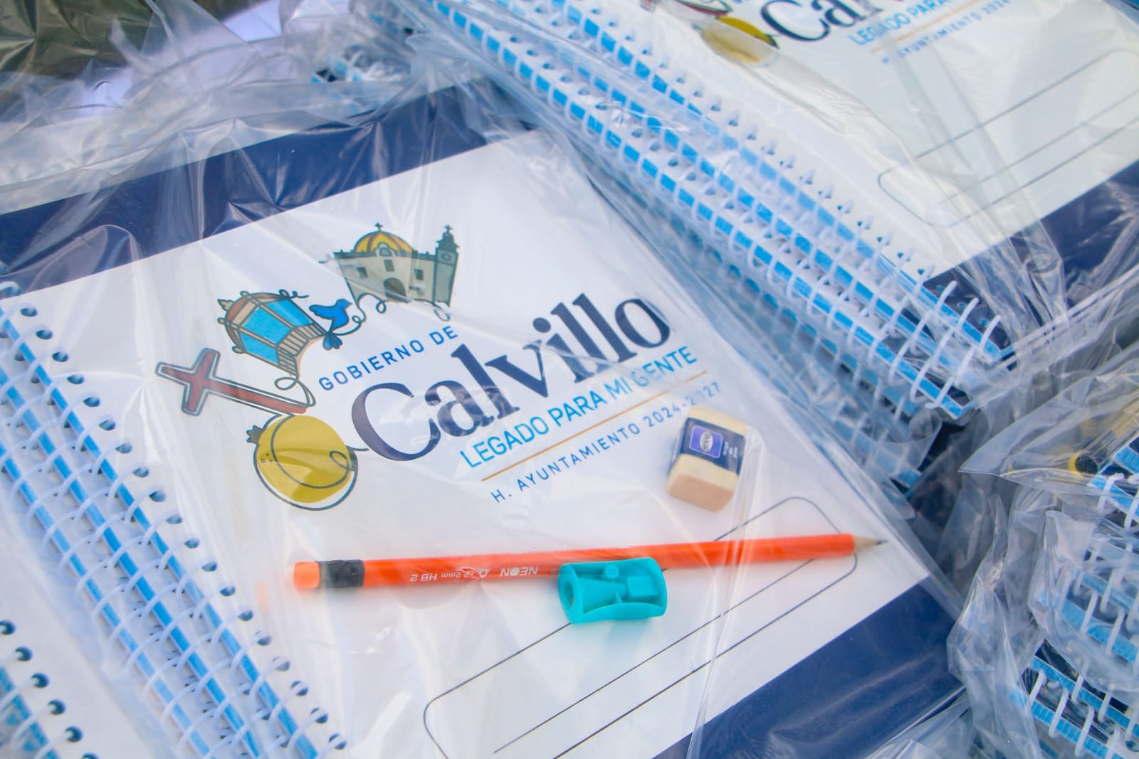 Entregan útiles escolares y mochilas a estudiantes en Calvillo
