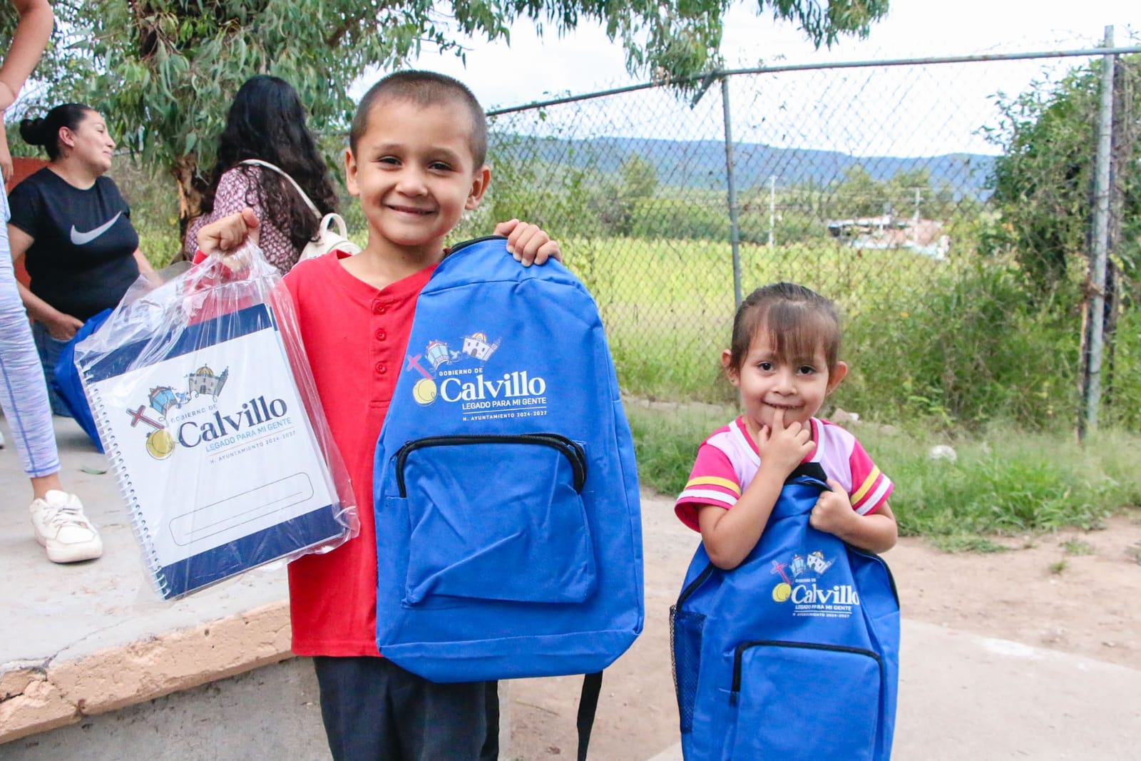 Continúa la entrega de útiles y mochilas en Calvillo