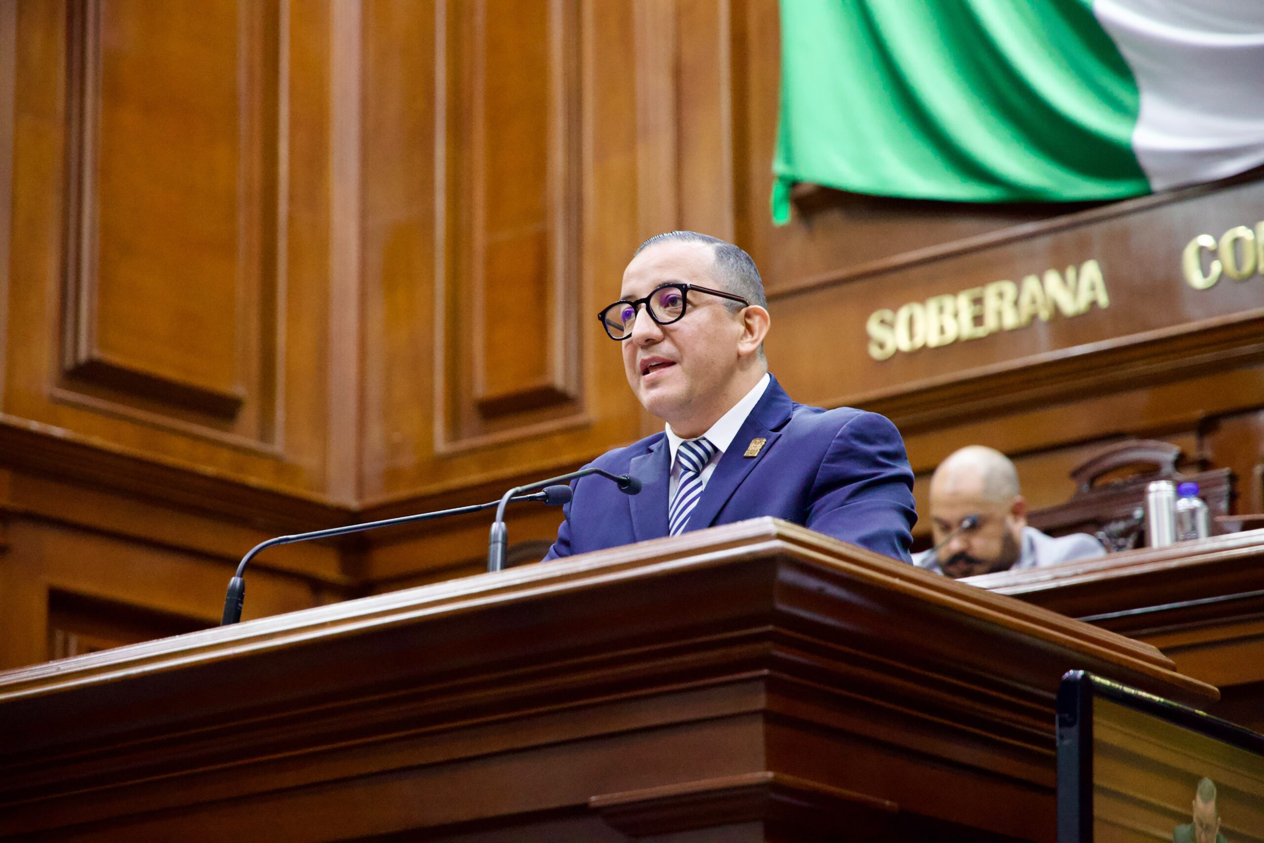 Aprueban iniciativa para prohibir cirugías estéticas en menores de edad