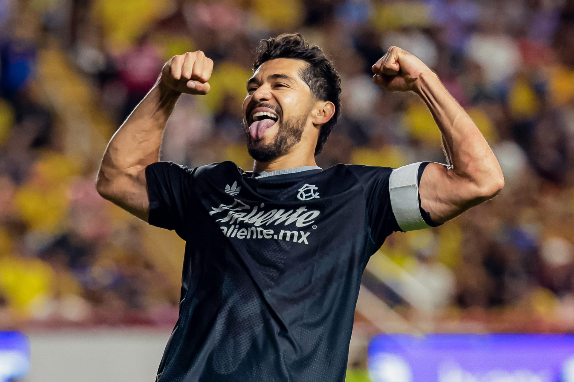 Henry Martín firma un triplete y América remonta al Necaxa en Aguascalientes