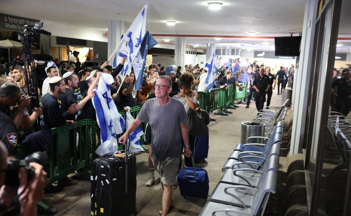 Israel califica como ataque terrorista el incidente en un vuelo de Flydubai