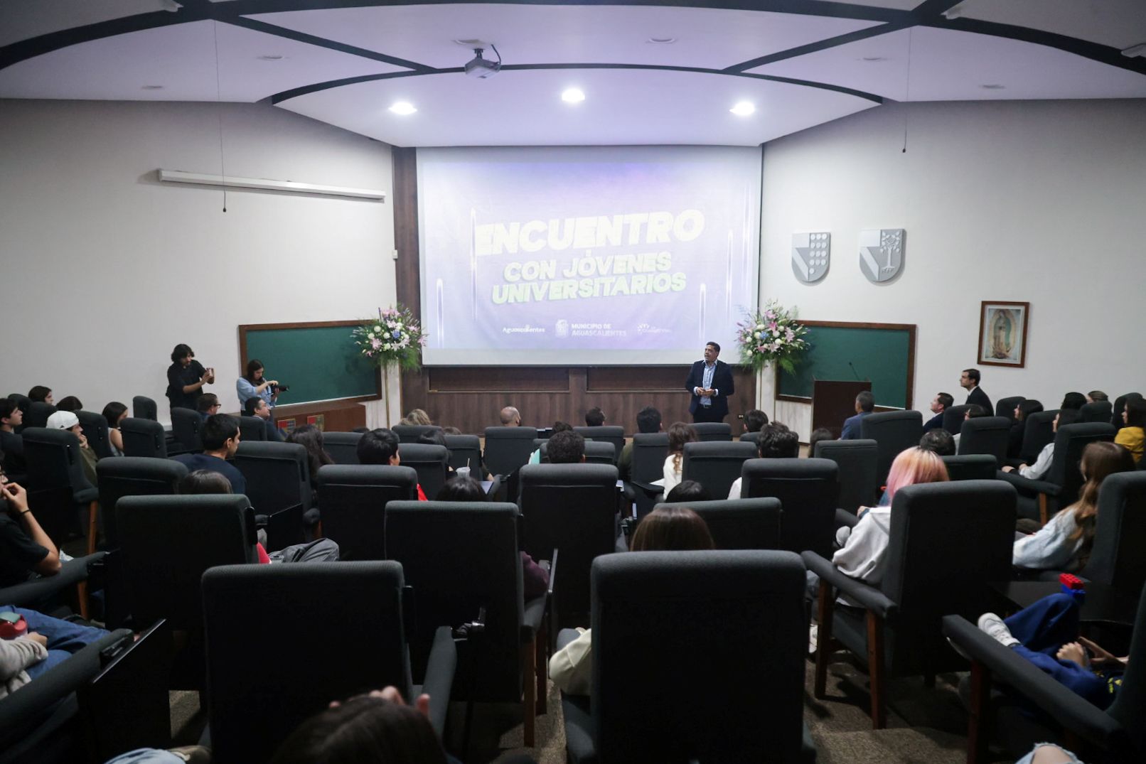 Comparte Leo Montañez resultados y estrategias digitales con universitarios