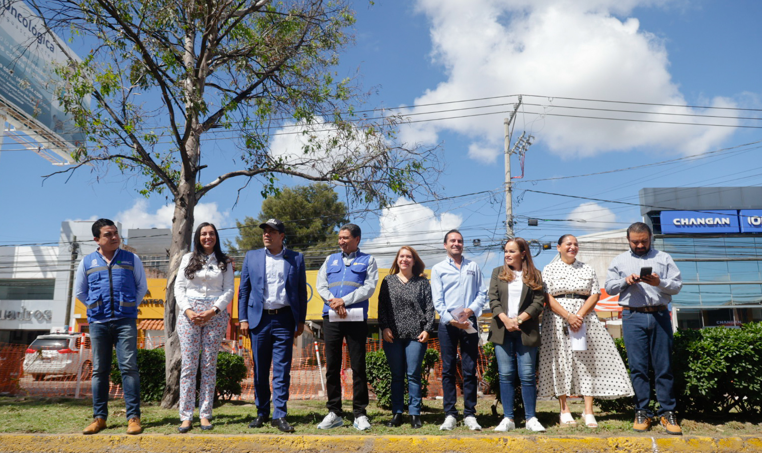 Continúa Leo Montañez con la rehabilitación vial de avenida Independencia