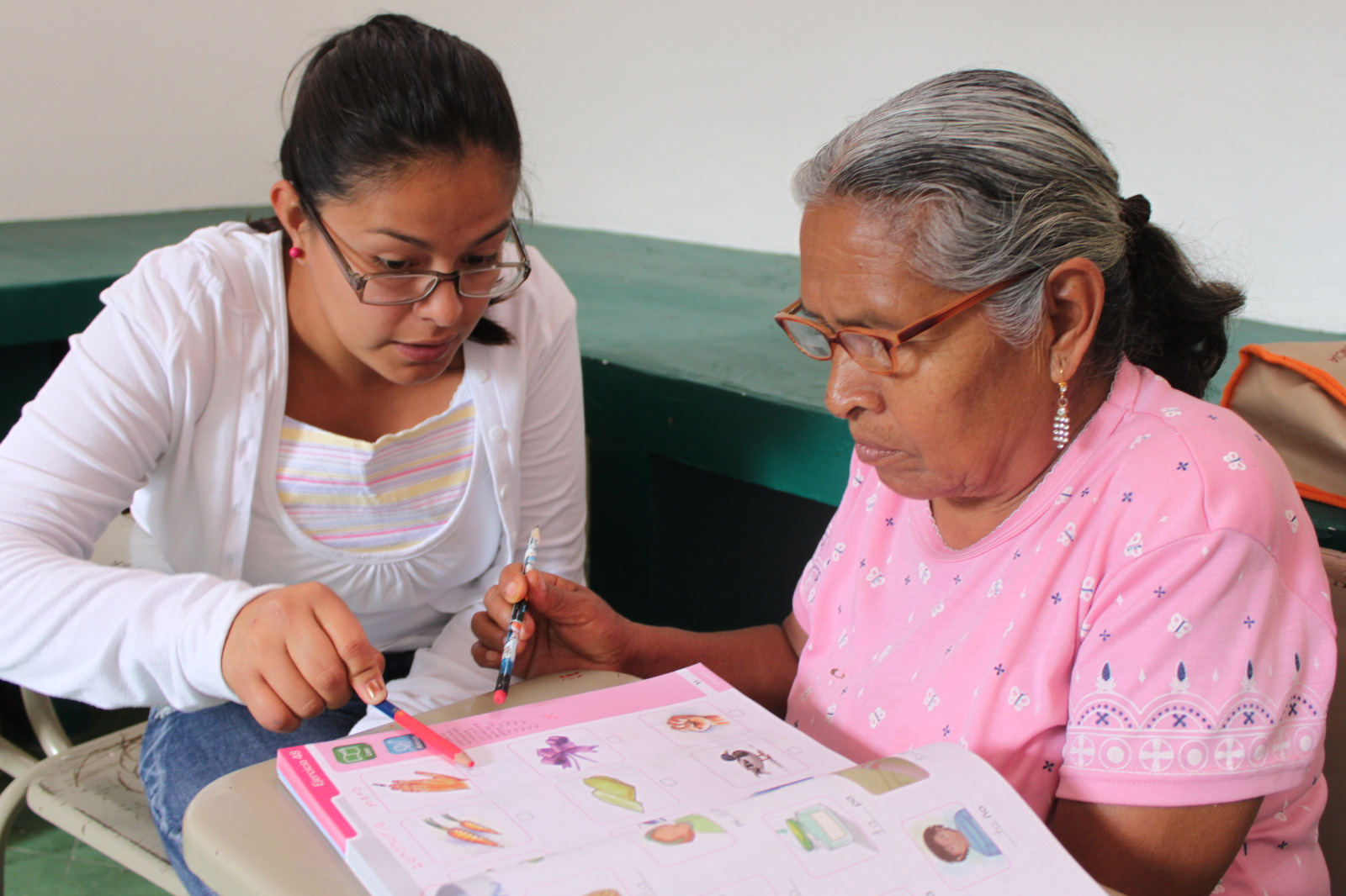 Más de 41 mil personas han cumplido la meta de terminar su primaria o secundaria en Aguascalientes