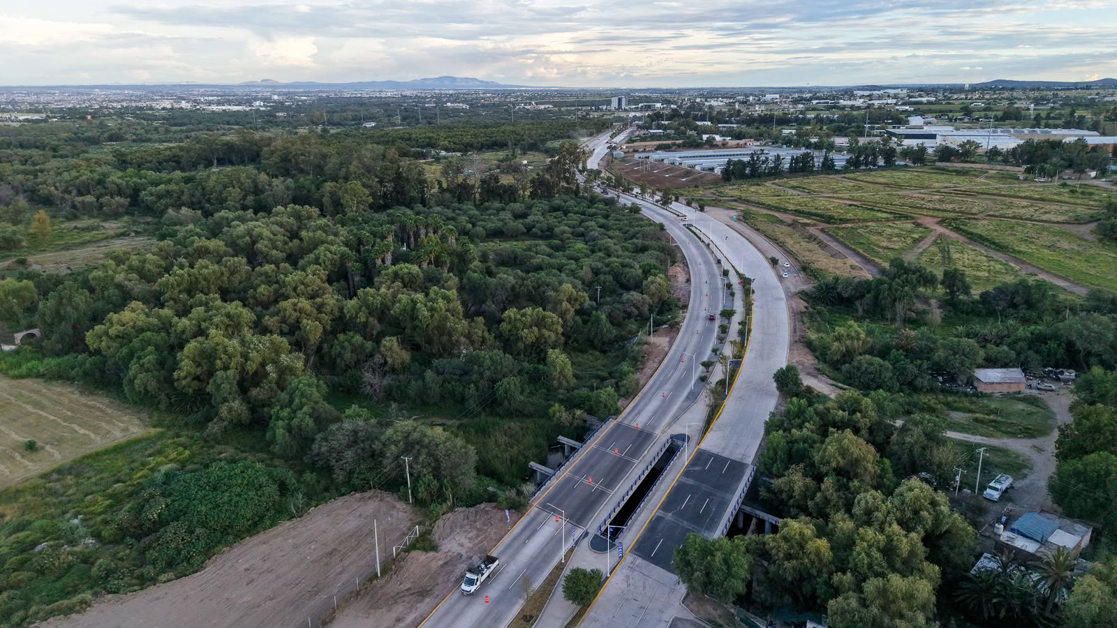 Avanza modernización del nuevo Tercer Anillo con concreto hidráulico