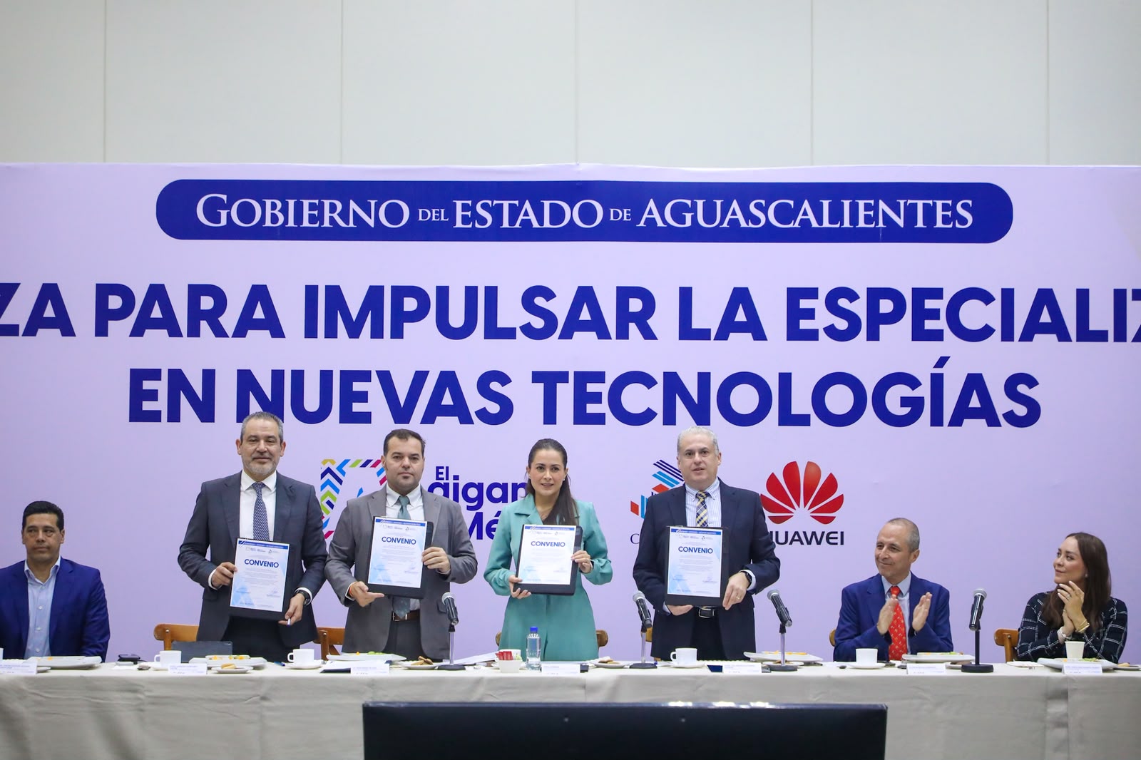 Impulsa Tere Jiménez certificaciones en inteligencia artificial, ciencia de datos y semiconductores en colaboración con Huawei México y Ceneval