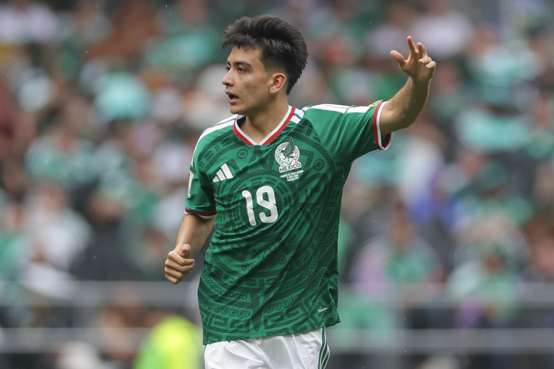 Liverpool analiza una oferta millonaria por el mexicano Gilberto Mora