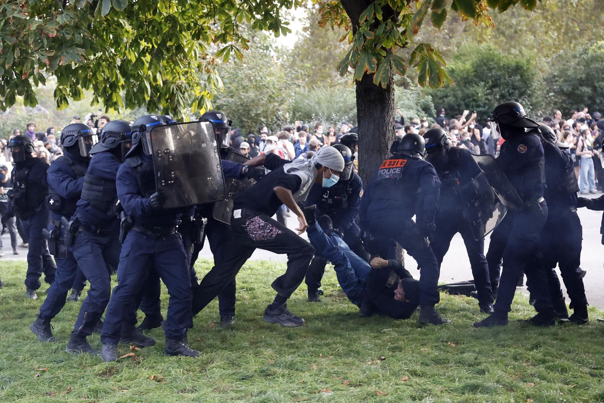 Protestas estudiantiles aumentan la presión sobre el Gobierno francés
