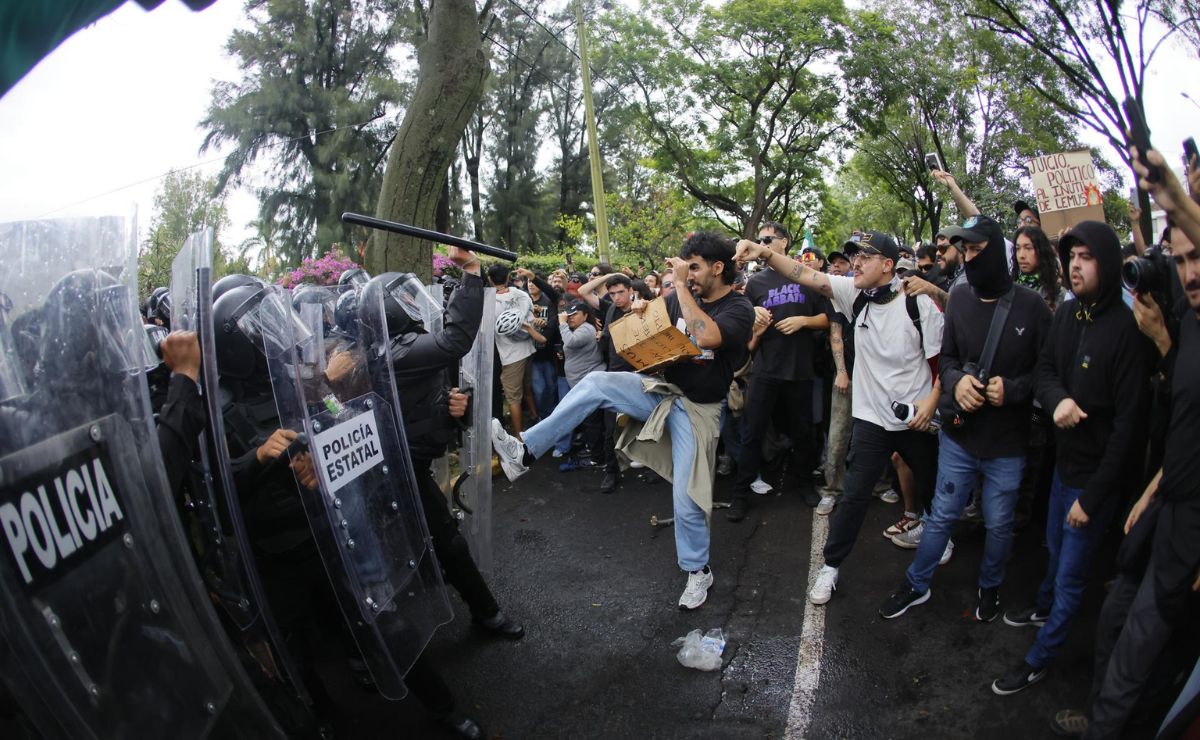 Envían a Puente Grande a siete detenidos durante protesta por agua contaminada en Guadalajara
