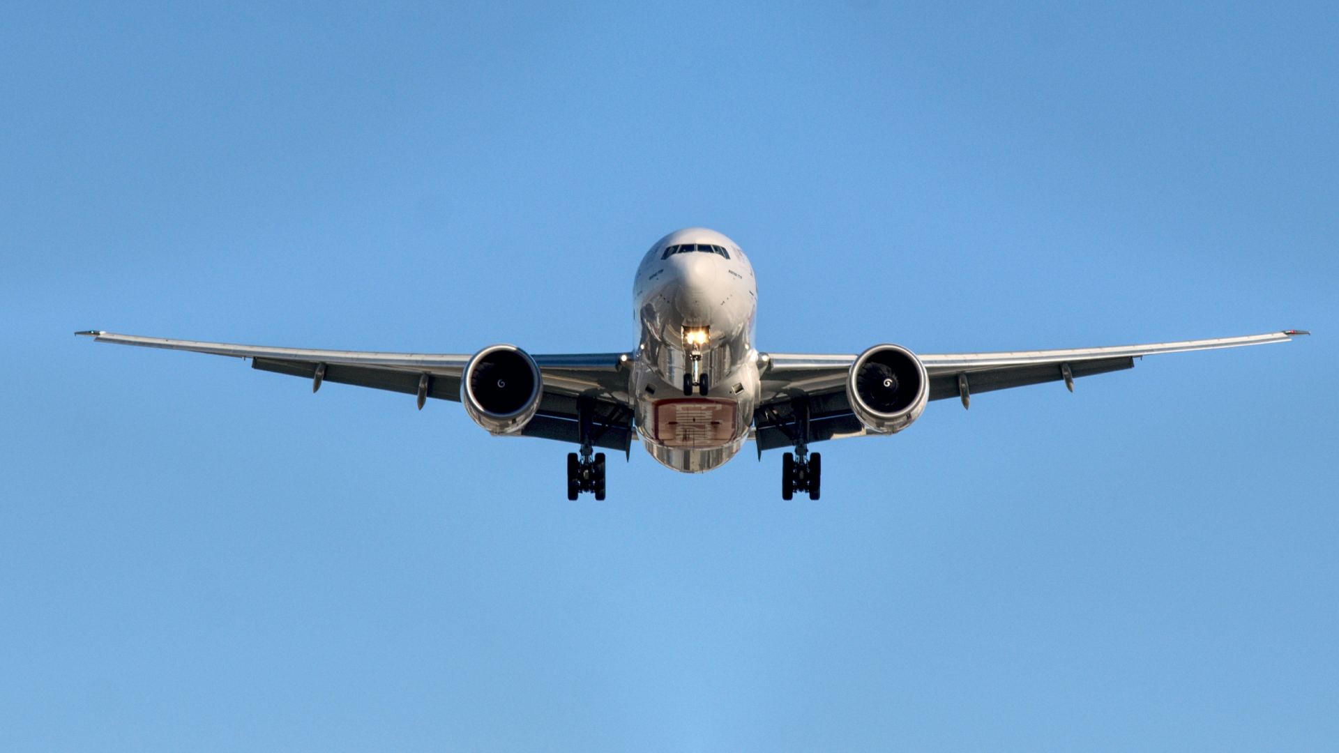 Buscan un avión medicalizado desaparecido con seis personas frente a Massachusetts